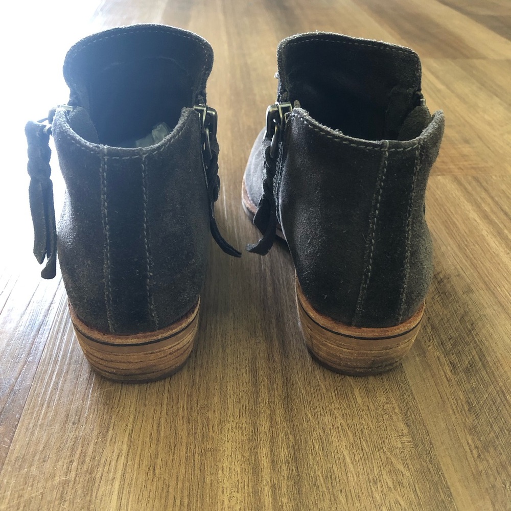 EUC Dolce Vita Sutton Ankle Bootie W/Dual Side Zipper Anthracite Suede  SZ 6.5M - Picture 3 of 5
